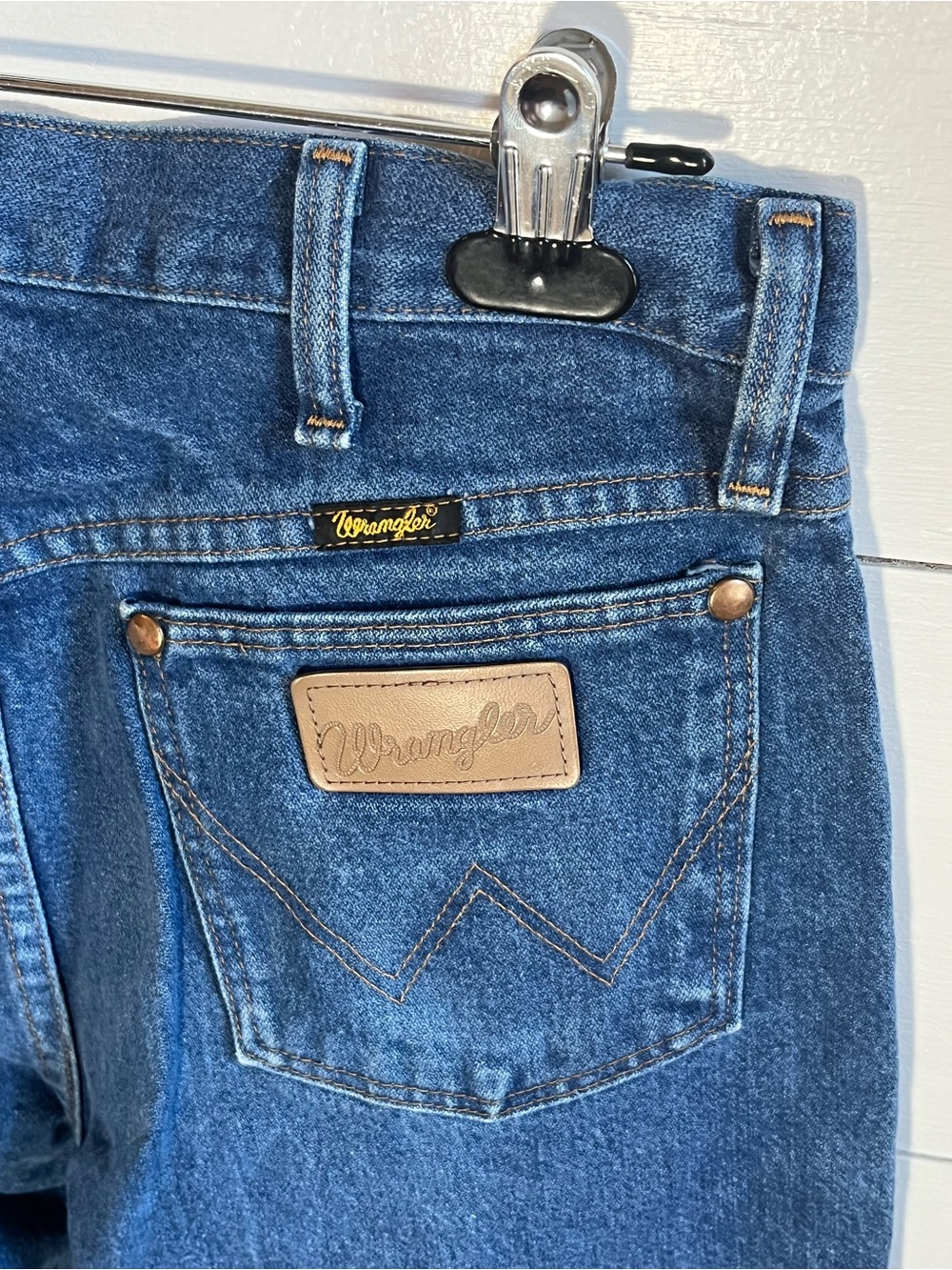 Wrangler Men's Dark Blue Relaxed Jeans - Picture 3 of 5